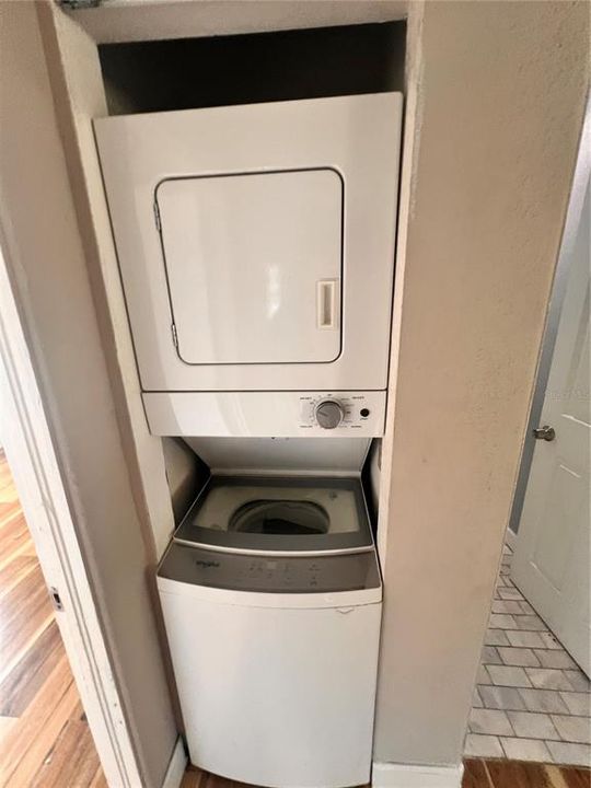 Active With Contract: $1,650 (2 beds, 1 baths, 1000 Square Feet)