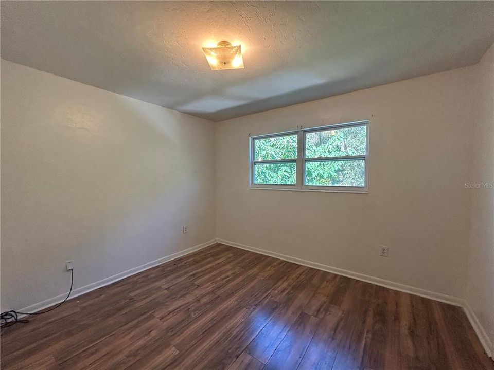 出租: $1,100 (2 贝兹, 1 浴室, 1860 平方英尺)