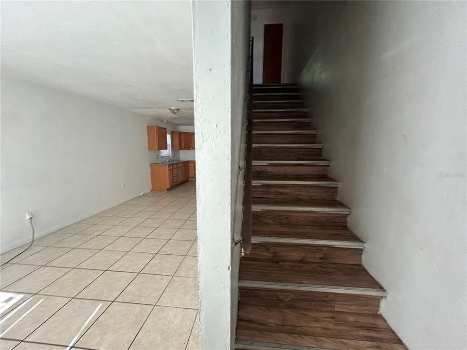 出租: $1,100 (2 贝兹, 1 浴室, 1860 平方英尺)