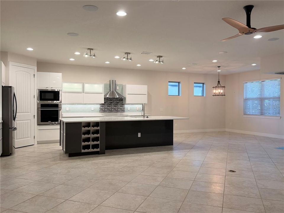 For Sale: $539,000 (3 beds, 3 baths, 2528 Square Feet)