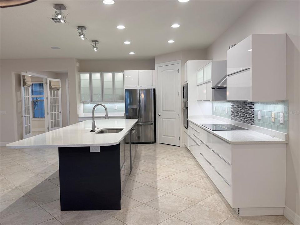 For Sale: $539,000 (3 beds, 3 baths, 2528 Square Feet)