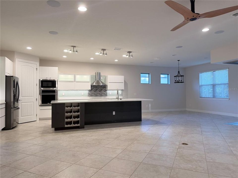 For Sale: $539,000 (3 beds, 3 baths, 2528 Square Feet)