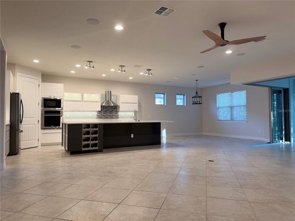 For Sale: $539,000 (3 beds, 3 baths, 2528 Square Feet)