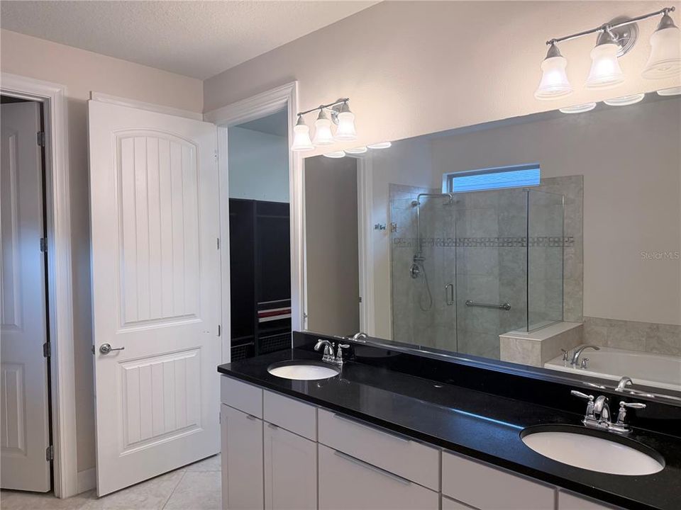 For Sale: $539,000 (3 beds, 3 baths, 2528 Square Feet)