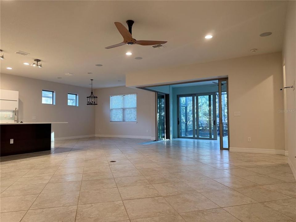 For Sale: $539,000 (3 beds, 3 baths, 2528 Square Feet)