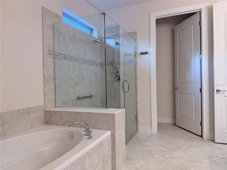 For Sale: $539,000 (3 beds, 3 baths, 2528 Square Feet)