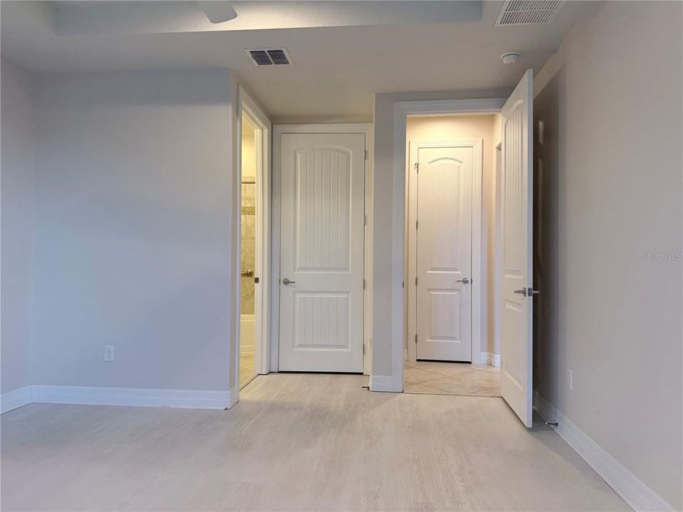 For Sale: $539,000 (3 beds, 3 baths, 2528 Square Feet)