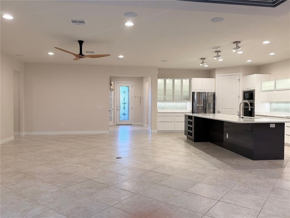 For Sale: $539,000 (3 beds, 3 baths, 2528 Square Feet)