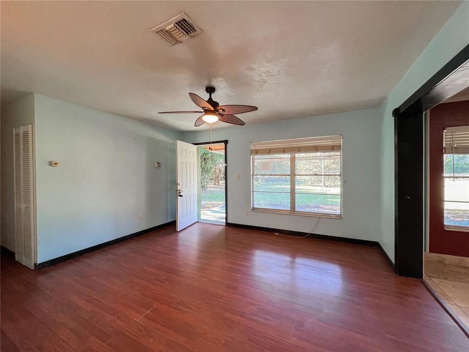 На продажу: $215,000 (3 спален, 2 ванн, 1726 Квадратных фут)