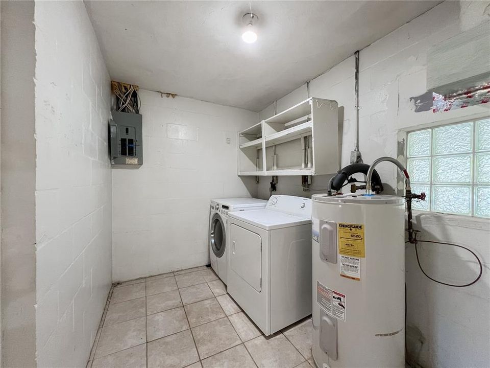 На продажу: $215,000 (3 спален, 2 ванн, 1726 Квадратных фут)