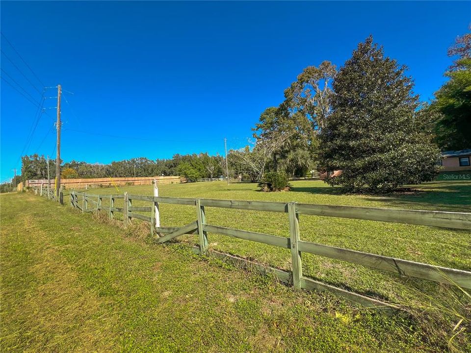 На продажу: $215,000 (3 спален, 2 ванн, 1726 Квадратных фут)