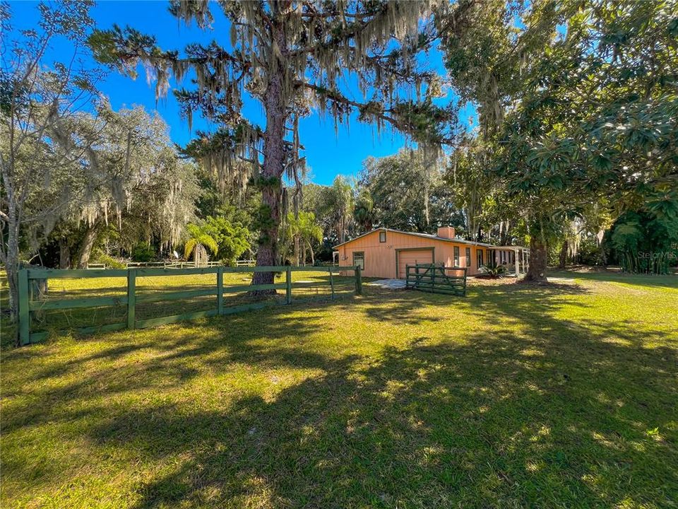 На продажу: $215,000 (3 спален, 2 ванн, 1726 Квадратных фут)