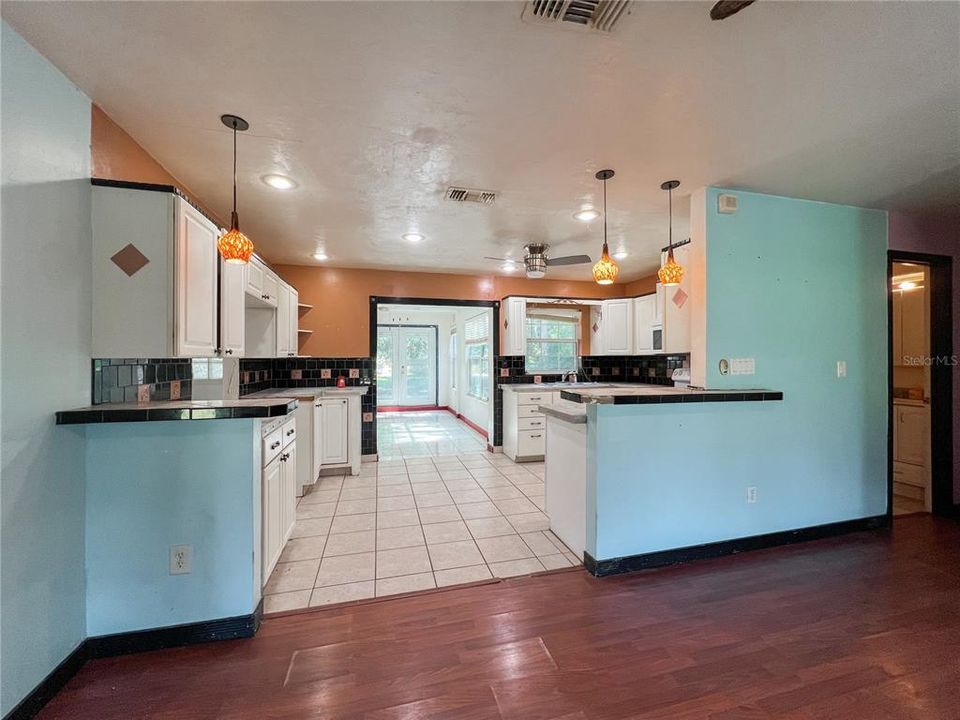 На продажу: $215,000 (3 спален, 2 ванн, 1726 Квадратных фут)