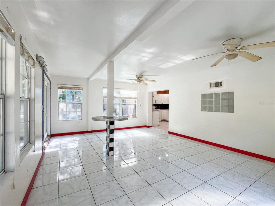 На продажу: $215,000 (3 спален, 2 ванн, 1726 Квадратных фут)