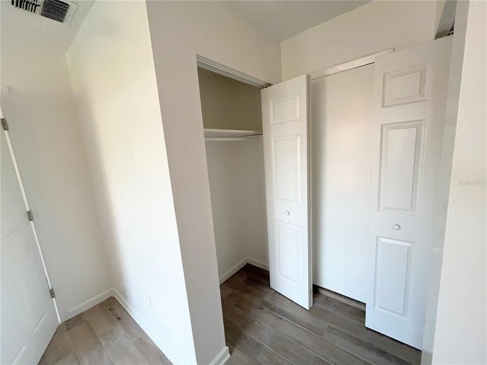 出租: $1,325 (2 贝兹, 1 浴室, 996 平方英尺)