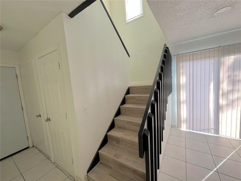 出租: $1,325 (2 贝兹, 1 浴室, 996 平方英尺)