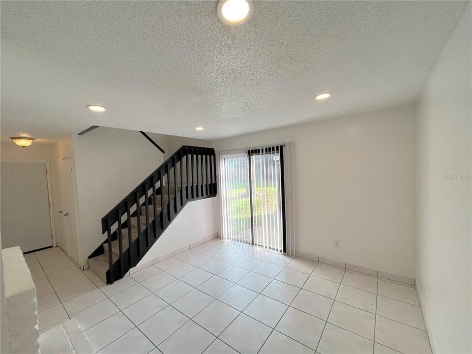 出租: $1,325 (2 贝兹, 1 浴室, 996 平方英尺)