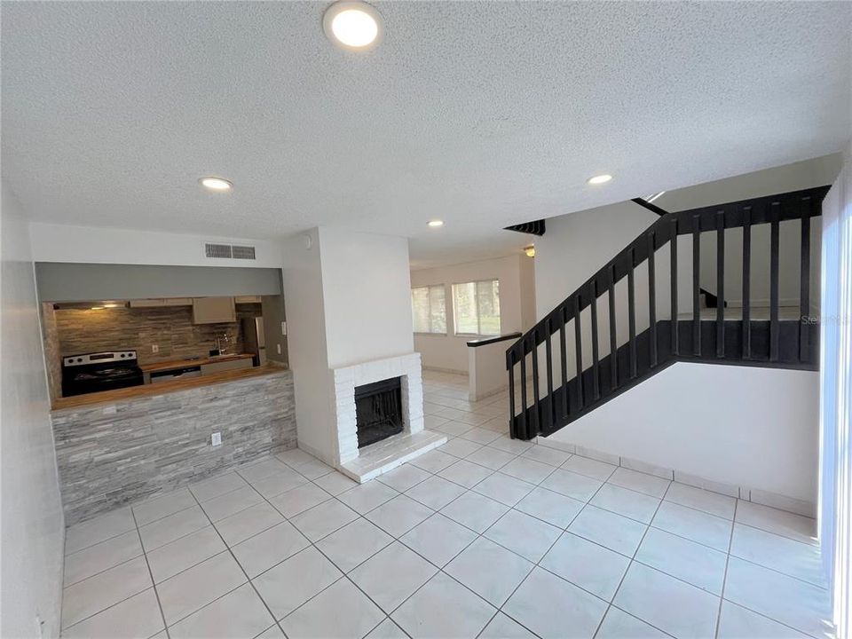 出租: $1,325 (2 贝兹, 1 浴室, 996 平方英尺)