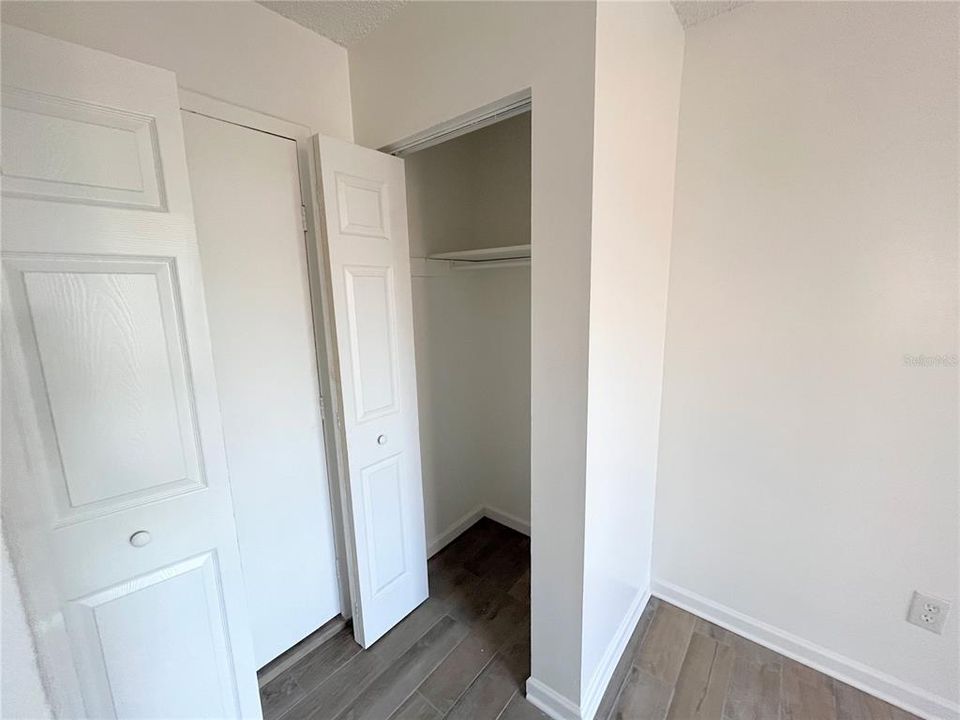 出租: $1,325 (2 贝兹, 1 浴室, 996 平方英尺)