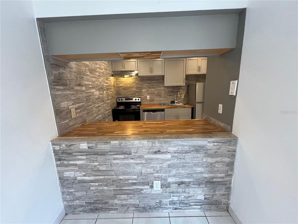 出租: $1,325 (2 贝兹, 1 浴室, 996 平方英尺)