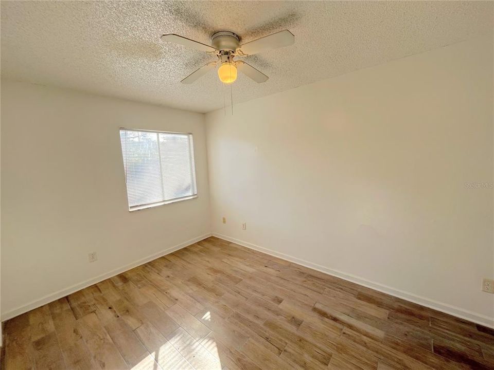 出租: $1,325 (2 贝兹, 1 浴室, 996 平方英尺)