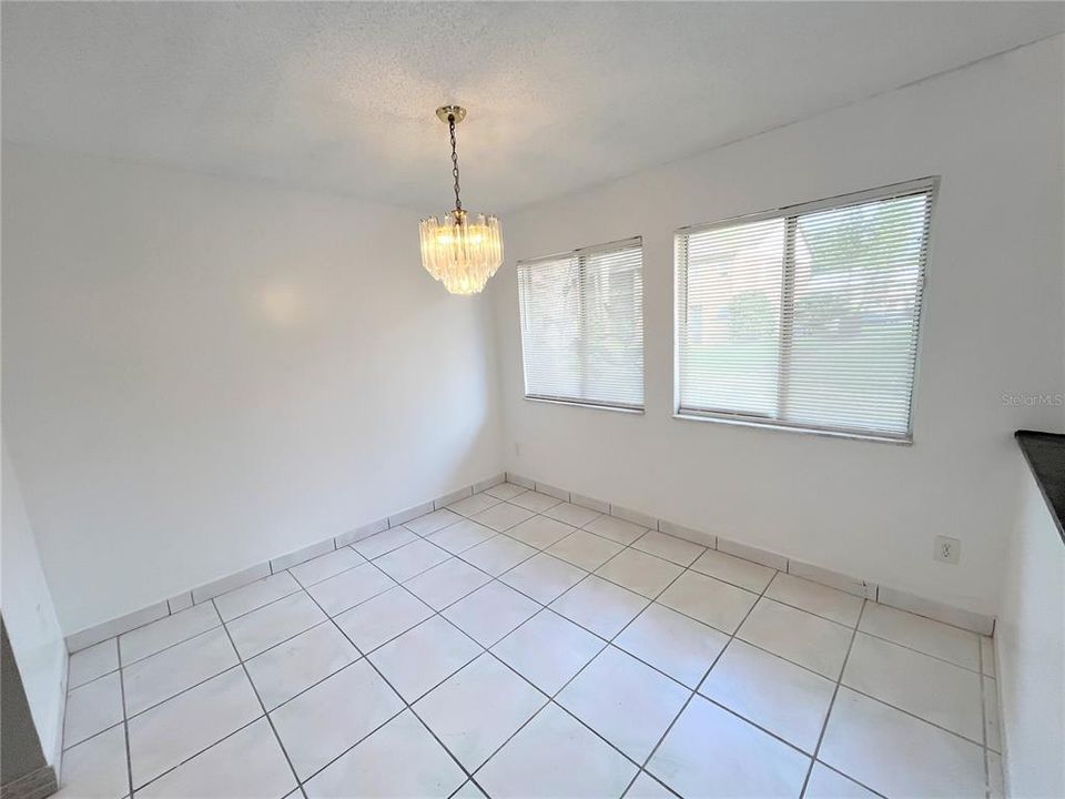 出租: $1,325 (2 贝兹, 1 浴室, 996 平方英尺)