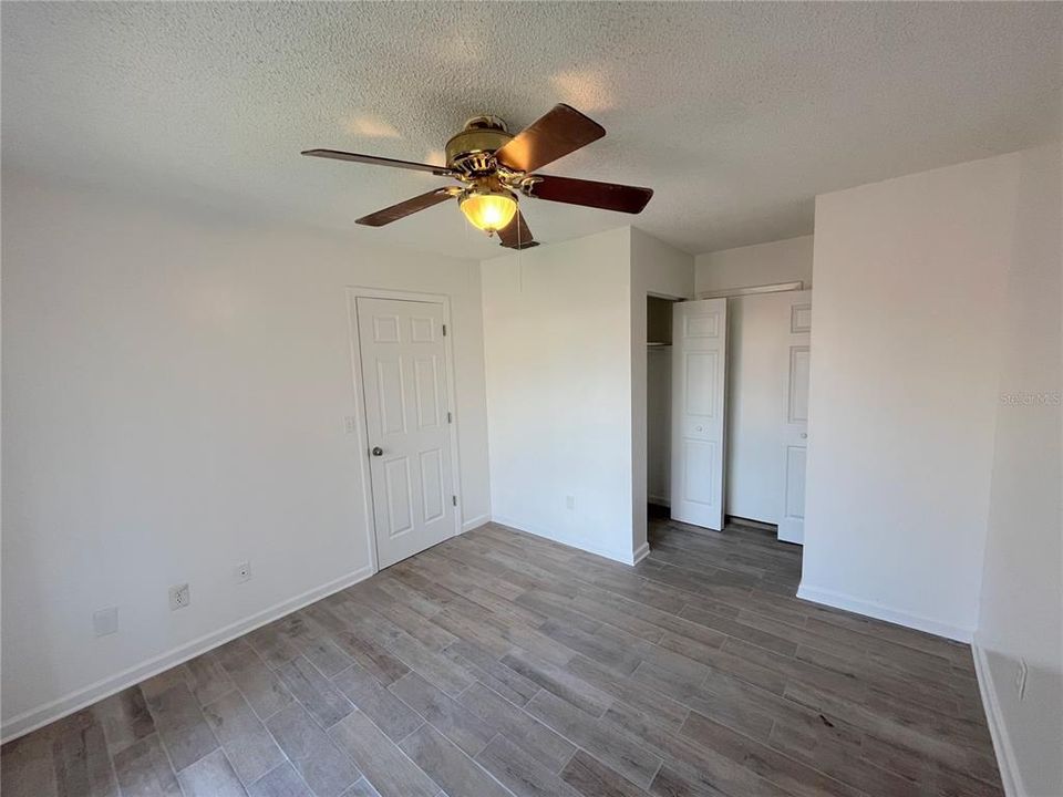 出租: $1,325 (2 贝兹, 1 浴室, 996 平方英尺)