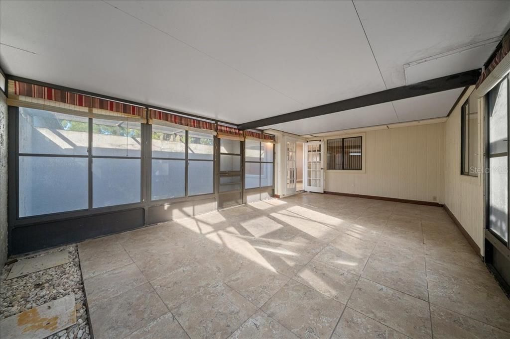 For Sale: $189,900 (2 beds, 2 baths, 1374 Square Feet)