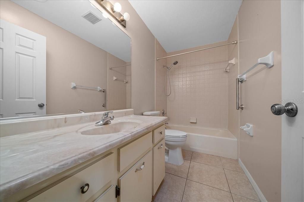 For Sale: $189,900 (2 beds, 2 baths, 1374 Square Feet)