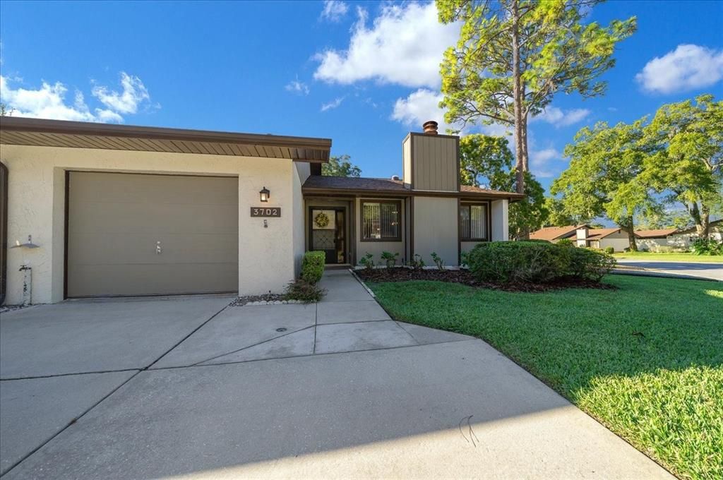 For Sale: $189,900 (2 beds, 2 baths, 1374 Square Feet)