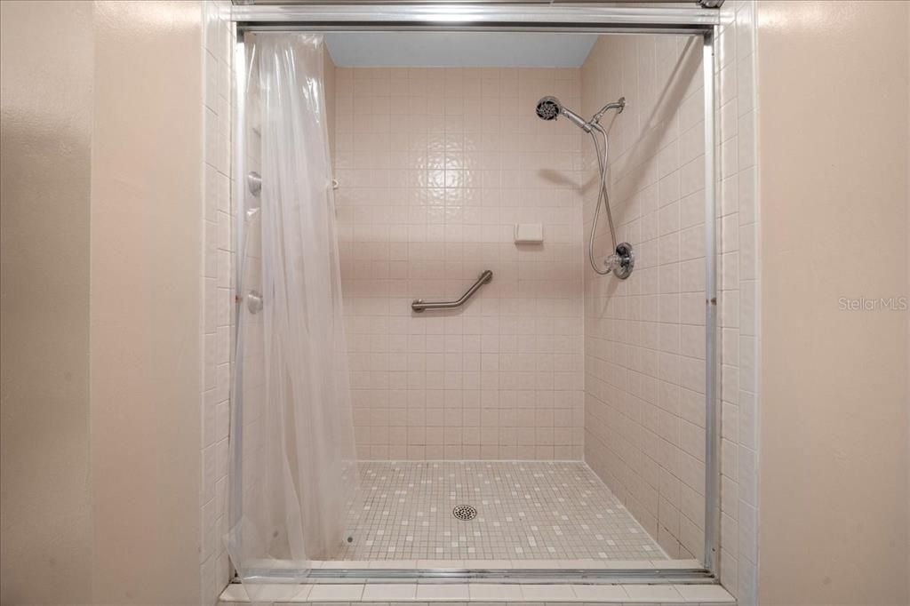 For Sale: $189,900 (2 beds, 2 baths, 1374 Square Feet)