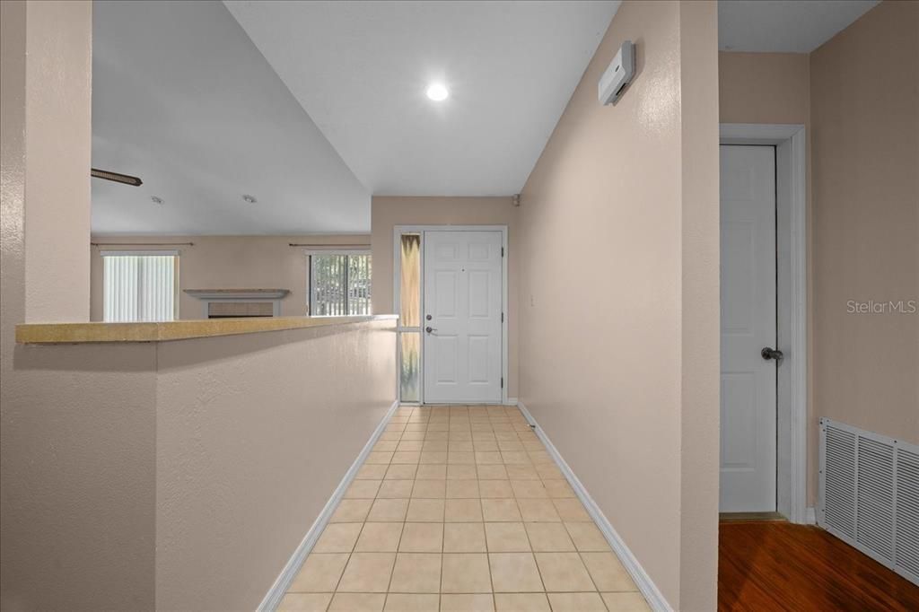 For Sale: $189,900 (2 beds, 2 baths, 1374 Square Feet)