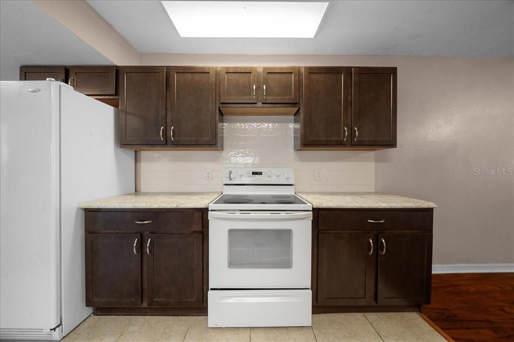 For Sale: $189,900 (2 beds, 2 baths, 1374 Square Feet)