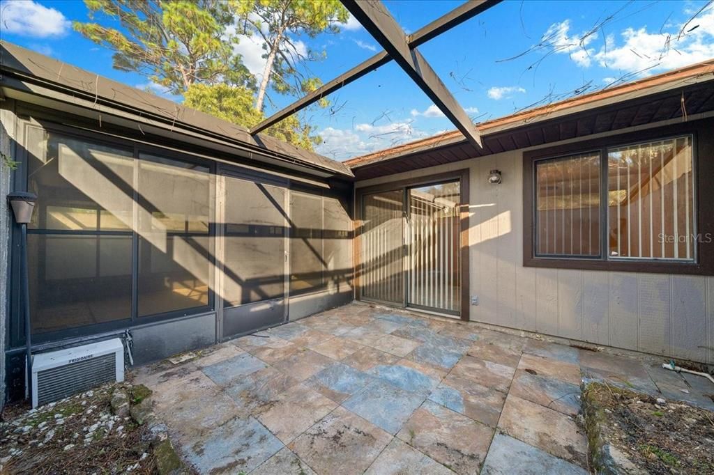 For Sale: $189,900 (2 beds, 2 baths, 1374 Square Feet)