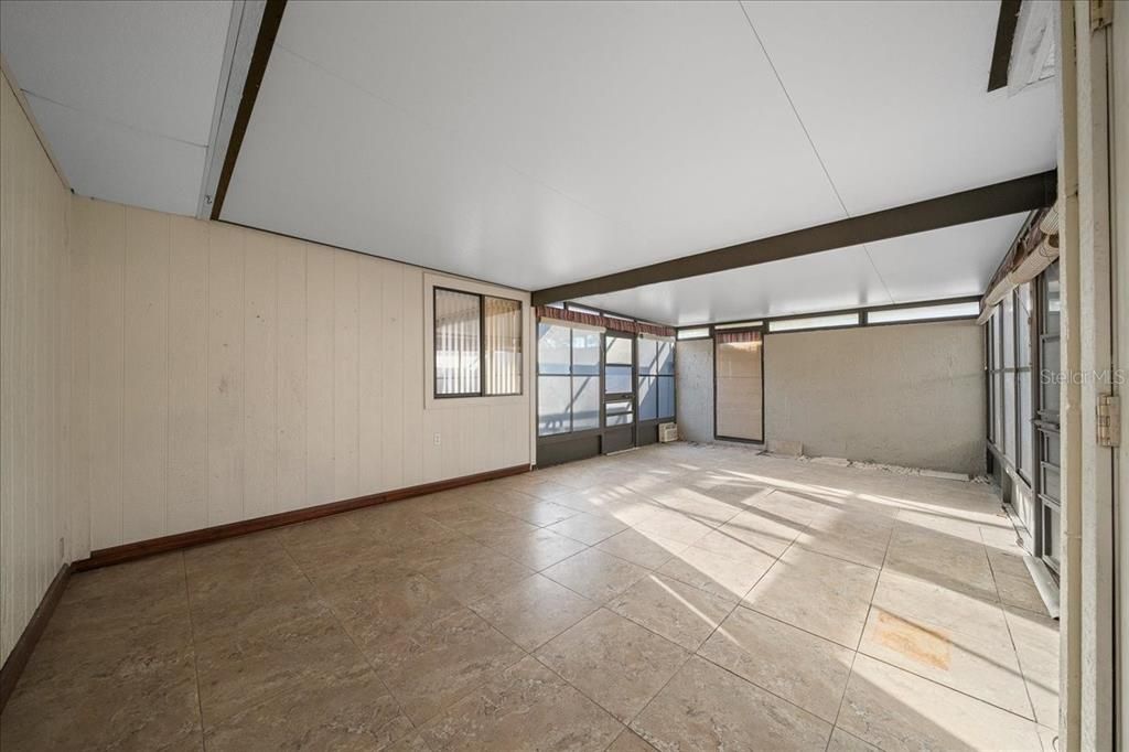 For Sale: $189,900 (2 beds, 2 baths, 1374 Square Feet)