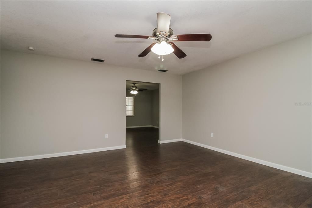 En Renta: $2,095 (3 camas, 2 baños, 1659 Pies cuadrados)