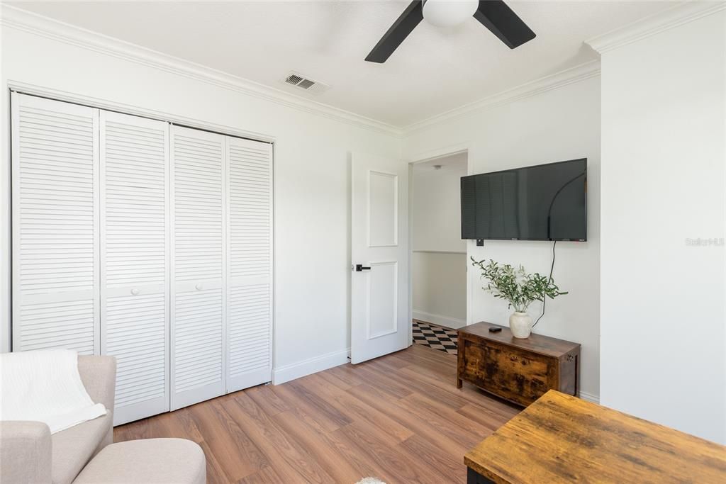 Active With Contract: $2,950 (2 beds, 2 baths, 1136 Square Feet)