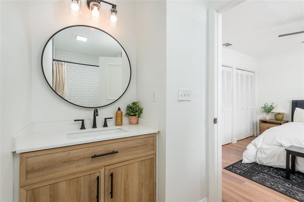 Active With Contract: $2,950 (2 beds, 2 baths, 1136 Square Feet)