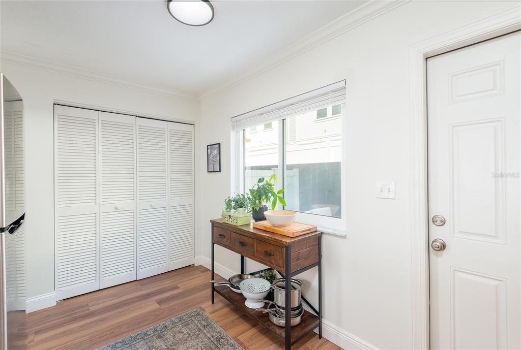 Active With Contract: $2,950 (2 beds, 2 baths, 1136 Square Feet)