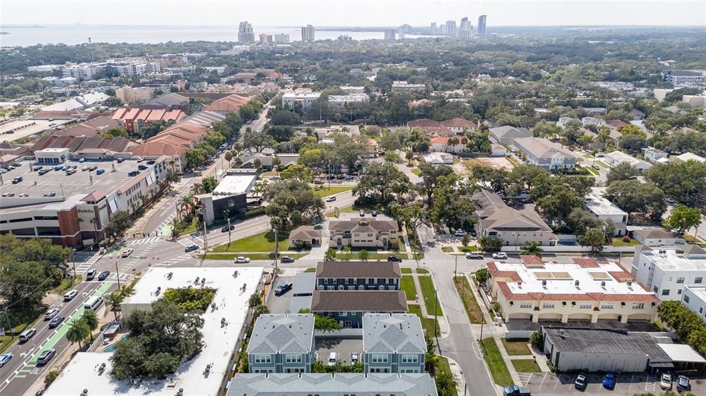 Active With Contract: $2,950 (2 beds, 2 baths, 1136 Square Feet)