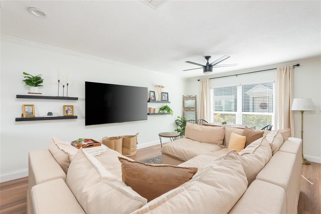 Active With Contract: $2,950 (2 beds, 2 baths, 1136 Square Feet)