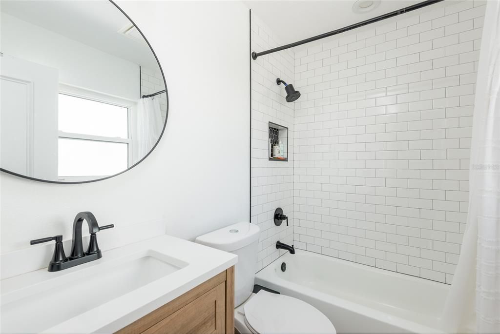 Active With Contract: $2,950 (2 beds, 2 baths, 1136 Square Feet)