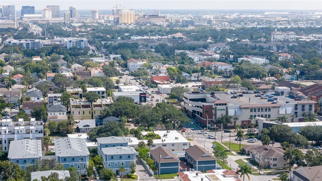 Active With Contract: $2,950 (2 beds, 2 baths, 1136 Square Feet)