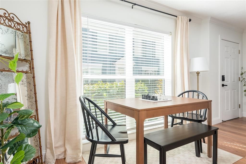 Active With Contract: $2,950 (2 beds, 2 baths, 1136 Square Feet)