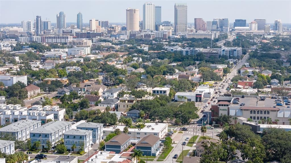 Active With Contract: $2,950 (2 beds, 2 baths, 1136 Square Feet)