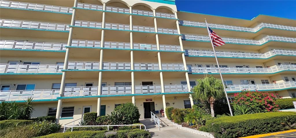 待售: $159,000 (1 贝兹, 1 浴室, 1060 平方英尺)