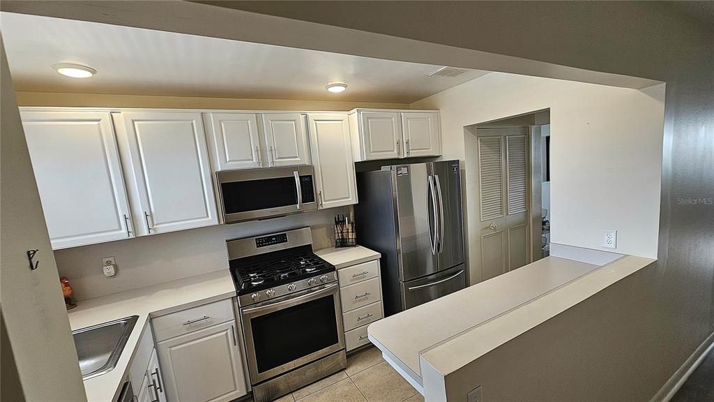 待售: $159,000 (1 贝兹, 1 浴室, 1060 平方英尺)