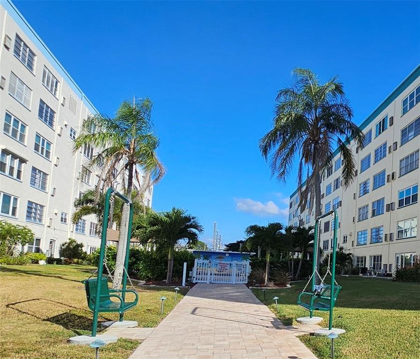 待售: $159,000 (1 贝兹, 1 浴室, 1060 平方英尺)