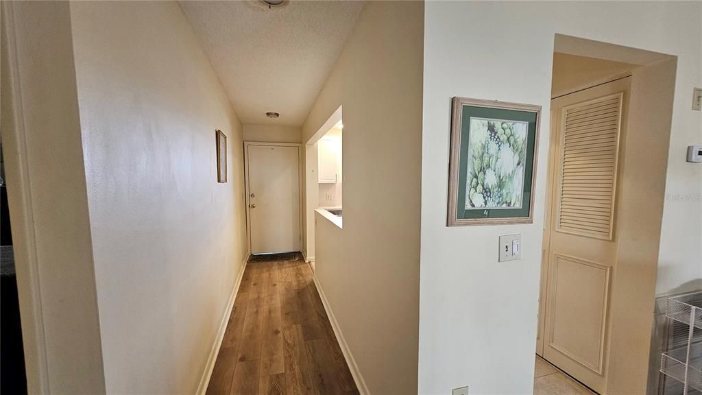 待售: $159,000 (1 贝兹, 1 浴室, 1060 平方英尺)