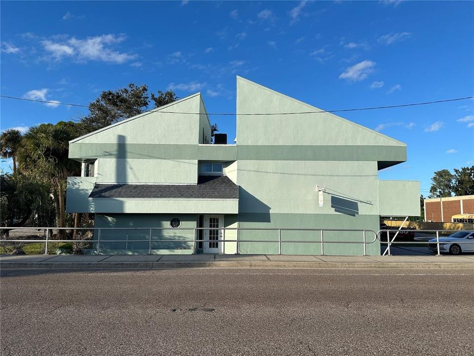 待售: $27,600 (0 贝兹, 0 浴室, 768 平方英尺)